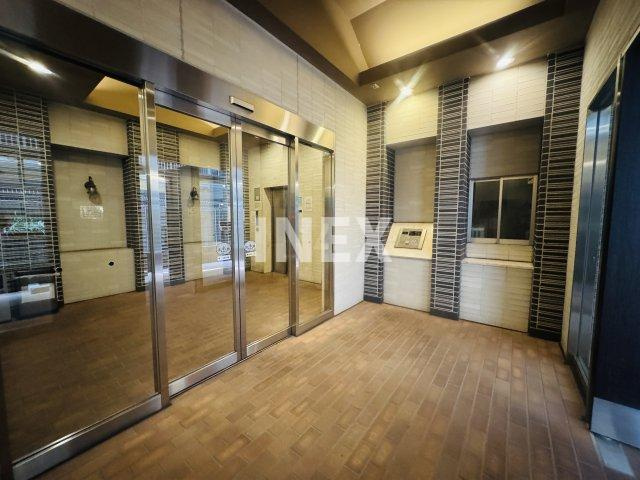 横浜市西区浜松町の賃貸マンションのエントランス