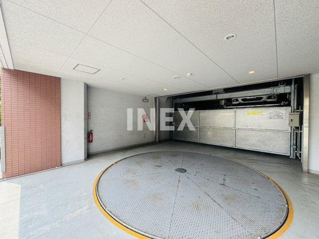 横浜市西区浜松町の賃貸マンションの駐車場