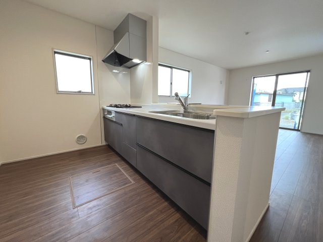 武蔵村山市岸3丁目　新築戸建全2棟のキッチン|収納たっぷりのシステムキッチン☆