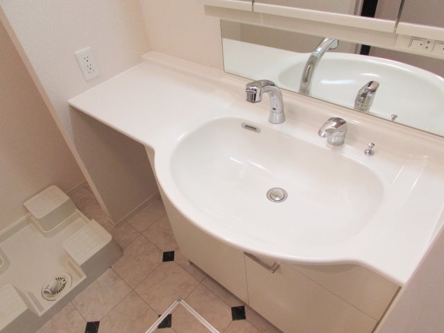 アクシアサニーコート北棟（Ａ）・南棟（Ｂ）の独立洗面台|朝の支度にも助かる、独立の洗髪洗面化粧台