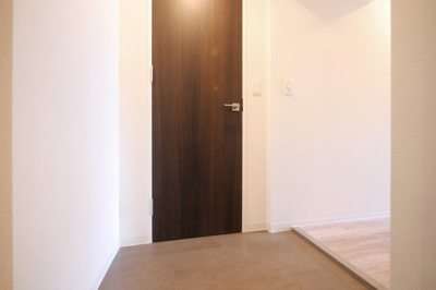 【玄関】 | Metrosa谷町六丁目North | 落ち着いた玄関です