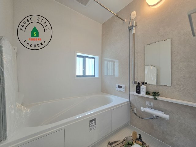 福岡市早良区原8丁目第1-5棟（C号棟）の浴室|1日の疲れを癒してくれる広々バスルーム。雨の日のお洗濯にも大活躍な浴室乾燥機付です！