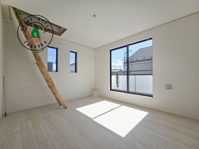 福岡市早良区原8丁目第1-5棟（C号棟）の寝室|主寝室には収納力に優れたクローゼットがありますので、お部屋もすっきり片付きます。