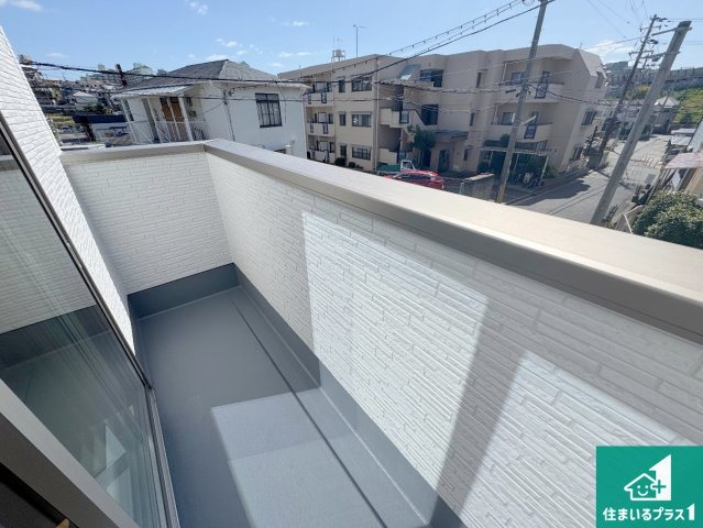 神戸市垂水区西脇　第1期　新築一戸建てのバルコニー|ワイドバルコニーは洗濯物を干すスペースが広いのでご家族が多くても安心！
