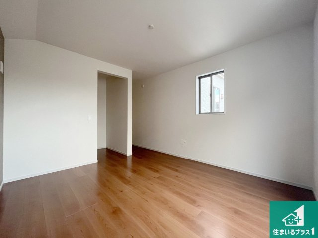 神戸市垂水区西脇　第1期　新築一戸建ての洋室|収納スペースが充実しているので子供の成長に合わせてたくさん収納ができます！家族構成に合わせた様々な活用ができる収納！