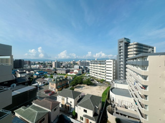 【展望】 | 都会にあって落ち着きも感じるハイブリッド。バルコニーで気のすむまで物思いに。