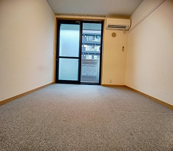 レオパレスリバティハイムの居間・リビング|使いやすいリビングです