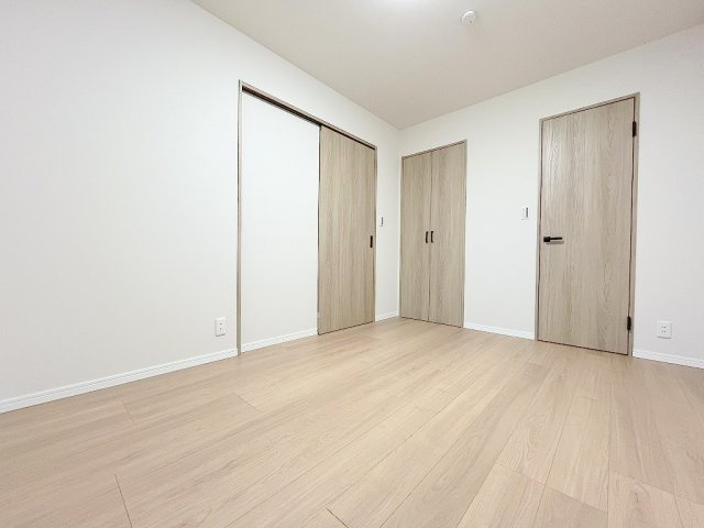 ライオンズヴィアーレ吉川の洋室|WIC付きの洋室6帖