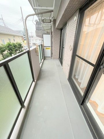 ライオンズヴィアーレ吉川のバルコニー|南東向きバルコニーにて日当たり良好