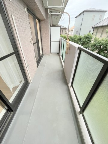 ライオンズヴィアーレ吉川のバルコニー|南東向きバルコニーにて日当たり良好