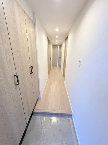 ライオンズヴィアーレ吉川の玄関|玄関から見た室内写真です