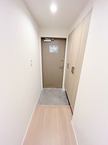 ライオンズヴィアーレ吉川の玄関|収納力のある大型シューズボックス