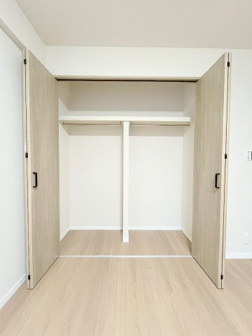 ライオンズヴィアーレ吉川の収納|大切な衣類を収納できるクローゼット付き