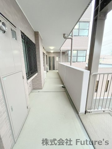 ライオンズヴィアーレ吉川のその他共用部分|共用通路の写真です