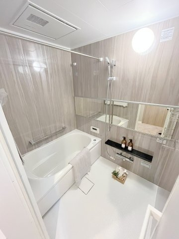 ライオンズヴィアーレ吉川の浴室|浴室乾燥機付きで雨の日も快適お洗濯