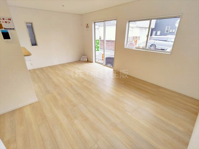 【居間・リビング】 | 志木市本町第8　全2棟　1号棟 | 開放感のあるリビングです