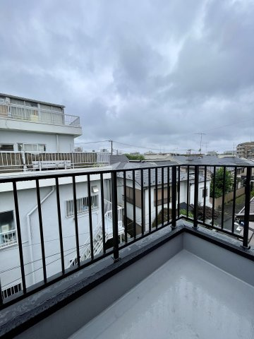 ＜LIBERi リーベリー＞中野区江古田2丁目　生活快適エリア　限定1棟のバルコニー