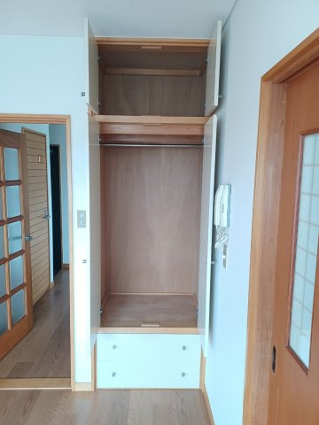 出羽ビルの収納|小物を収納するのに便利です