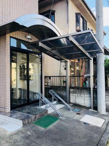 出羽ビルのエントランス|毎日通るエントランスはこのようになっています