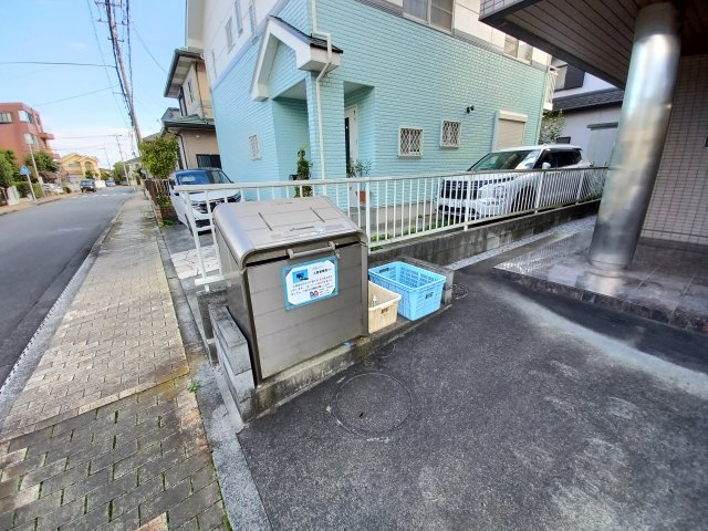 出羽ビルの駐車場|ゴミ置き場