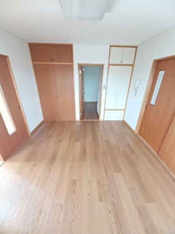 出羽ビルの居間・リビング|ゆったりとした居間です