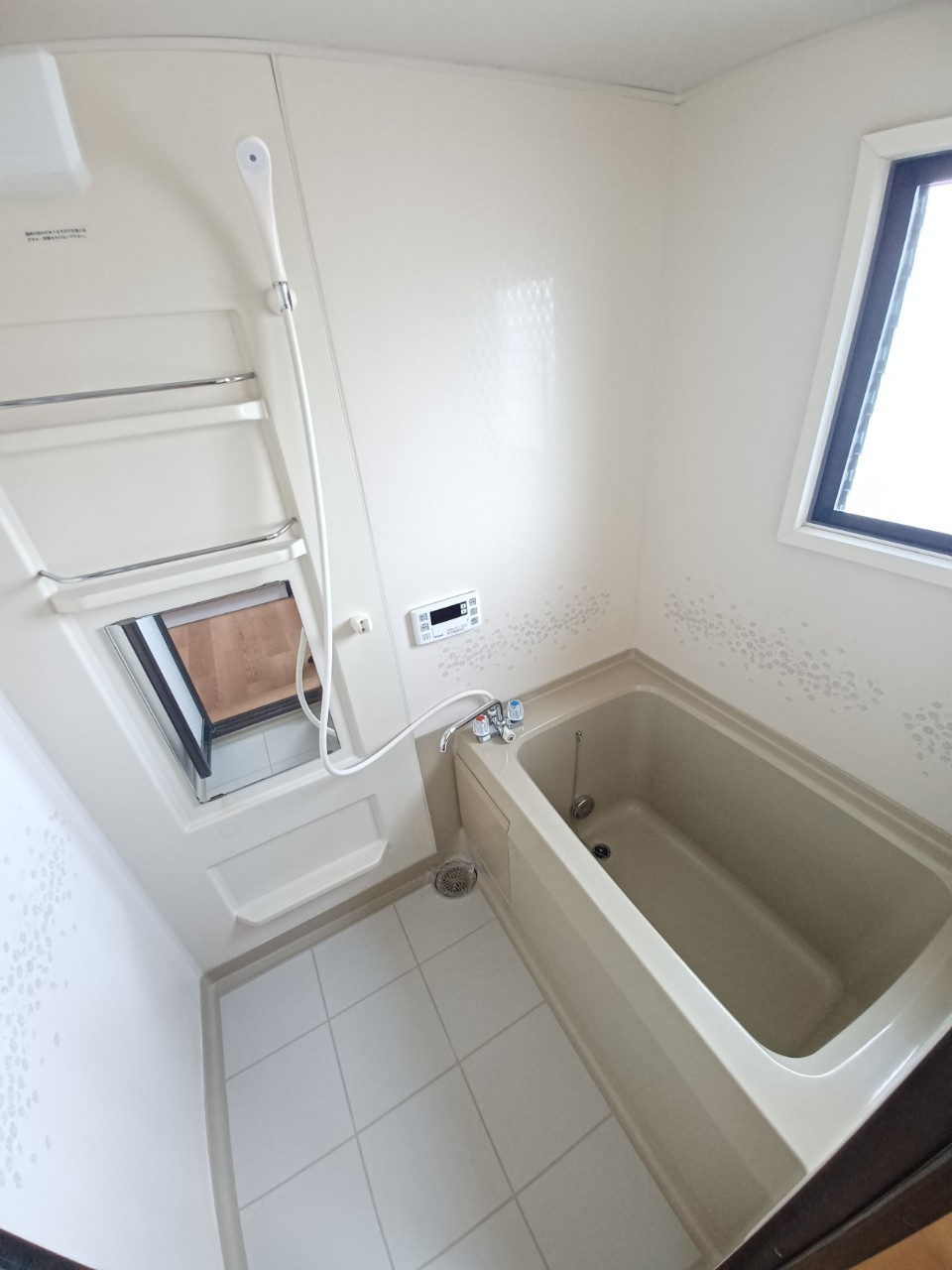 出羽ビルの浴室|落ち着いた空間のお風呂です