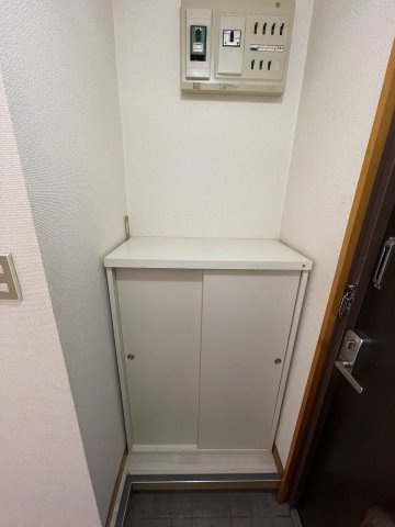 鈴幸ハイツの収納|シューズボックスです