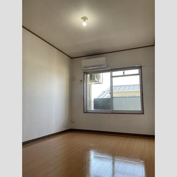 サピエンスコート御所北の洋室