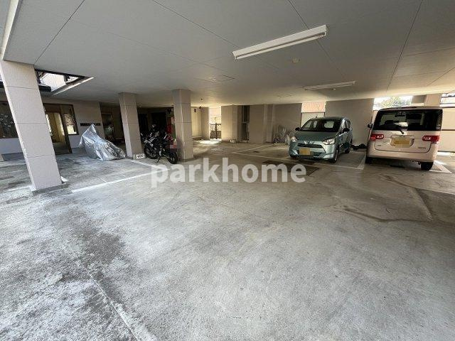 グランドハイツの駐車場