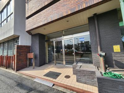 グランドール西大路のエントランス