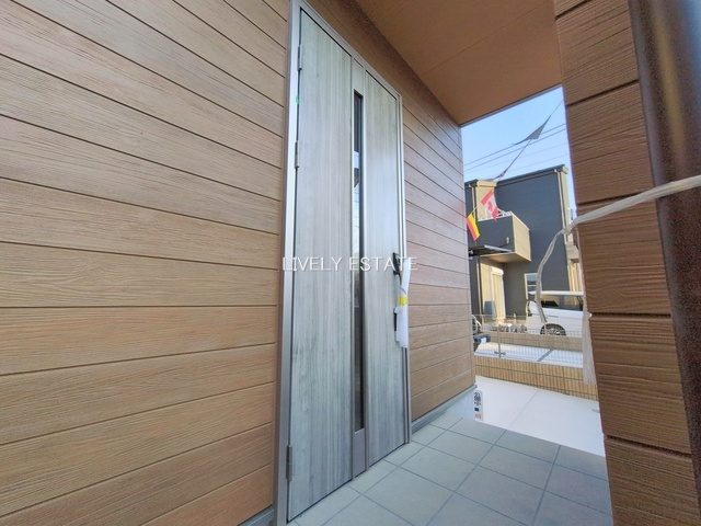 越谷市東大沢2丁目 新築分譲住宅 全8棟 A号棟の玄関