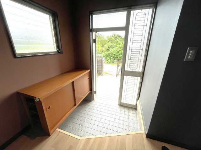 東金市家徳戸建の玄関