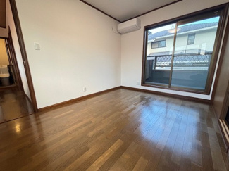 【洋室】 | 呉市神山3丁目　【リフォーム済】【3LDK】【中古戸建】【52坪】 | 2階　6帖洋室☆バルコニーに出入り可能☆収納は大容量のクローゼットが設置されています☆