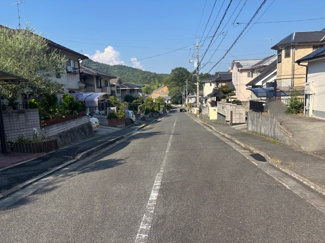 【前面道路含む現地写真】 | 呉市神山3丁目　【リフォーム済】【3LDK】【中古戸建】【52坪】 | 前面道路9ｍ