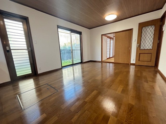 【居間・リビング】 | 呉市神山3丁目　【リフォーム済】【3LDK】【中古戸建】【52坪】 | １階　大きな窓が設置された12帖リビング☆