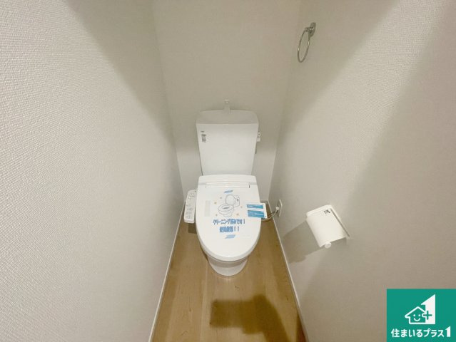 三島郡島本町広瀬　第2期　新築一戸建てのトイレ|1・2階の2ヶ所にあるので、朝の忙しい時間の順番待ちもなく、深夜の利用にも大変便利です。