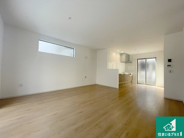 三島郡島本町広瀬　第2期　新築一戸建ての居間・リビング|シンプルなリビングは、観葉植物等のインテリアを楽しめますね！パパ好みにも、ママ好みにも家具次第で雰囲気を変えることができます！