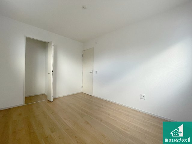 三島郡島本町広瀬　第2期　新築一戸建ての洋室|シンプルな洋室は、自分好みのインテリアが楽しめます♪ご家族とインテリアや家具を選びに行くのは新築購入時の醍醐味の一つです。ぜひお楽しみください♪