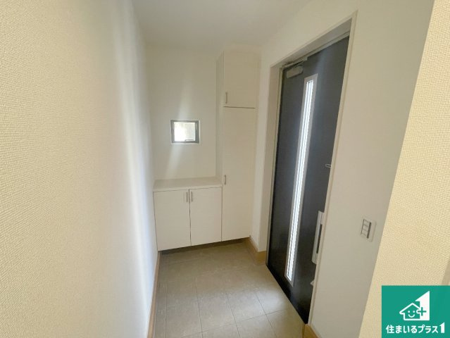 三島郡島本町広瀬　第2期　新築一戸建ての玄関|シューズボックスにはたくさんの靴が収納できるので玄関周りはいつもスッキリ！ご家族が増えても安心！