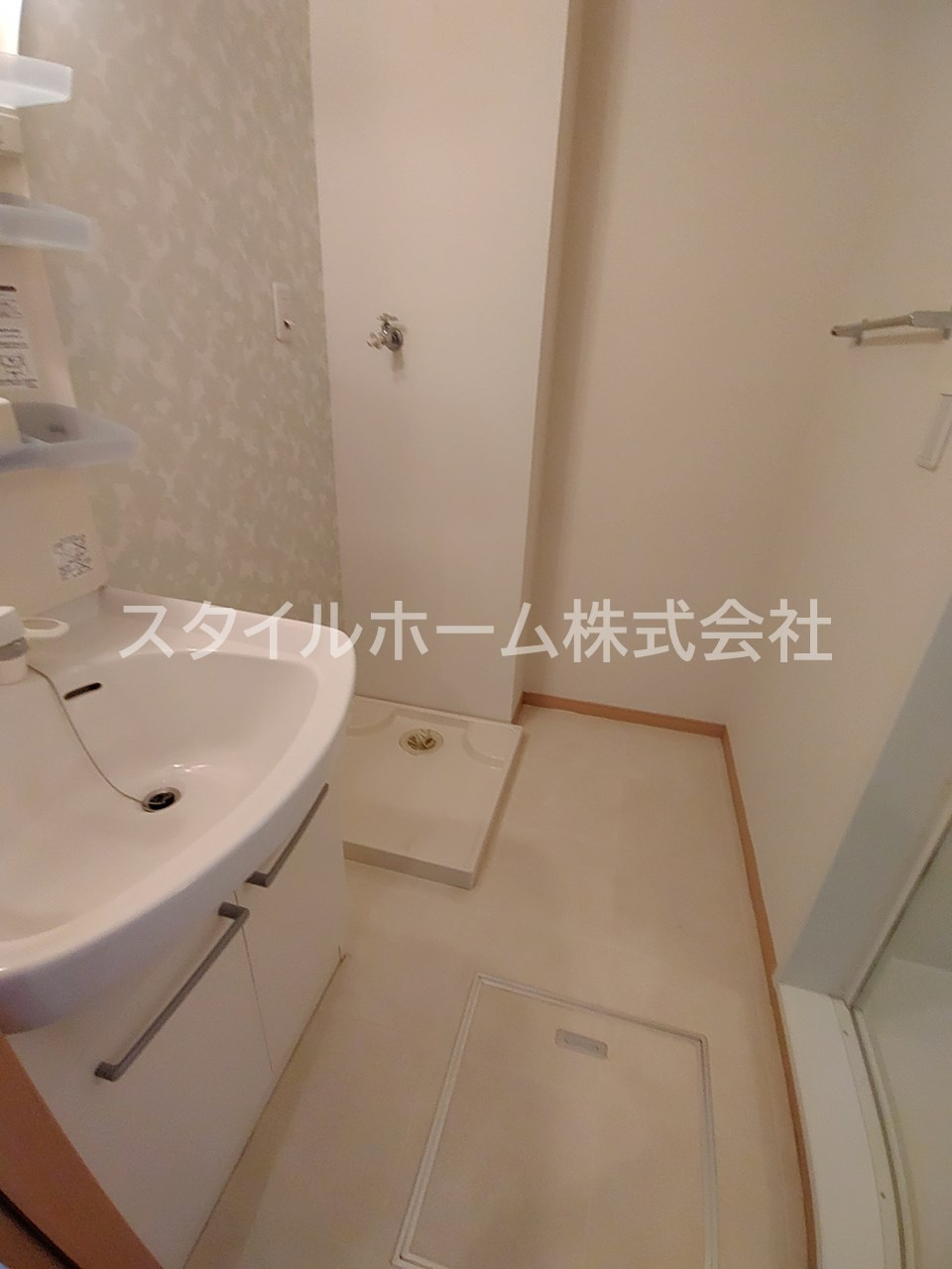 D’ｓモナリエの洗面所|別部屋写真です。