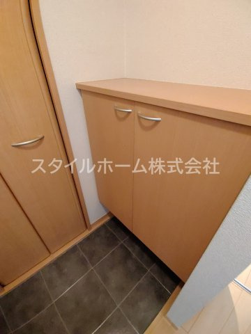 D’ｓモナリエの玄関|別部屋写真です。