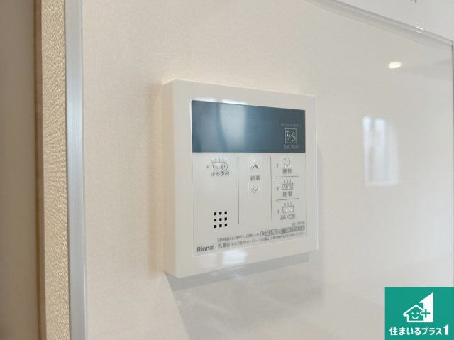 宝塚市中山五月台　第4期　新築一戸建ての発電・温水設備|給湯器リモコン（LDK側）ボタン一つでお風呂のお湯はり・追い炊き可能！便利な呼び出し機能付き！表示文字が大きく読みやすい有機ＥＬを採用！どの角度からも見やすくなっています。