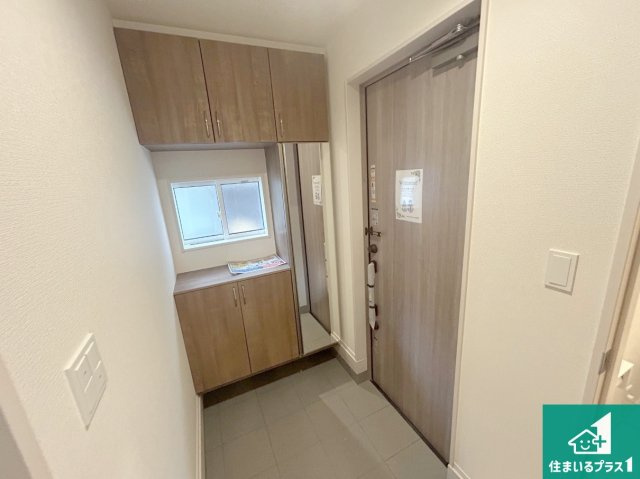 宝塚市中山五月台　第4期　新築一戸建ての玄関|シューズボックスにはたくさんの靴が収納できるので玄関周りはいつもスッキリ！ご家族が増えても安心！
