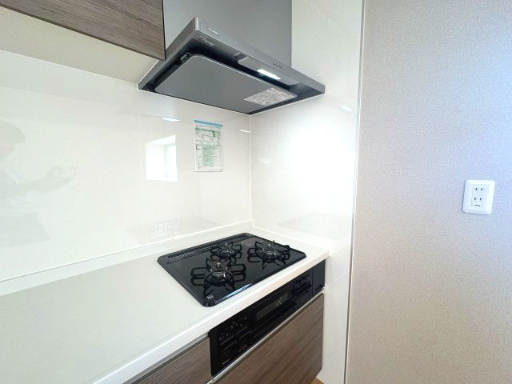 新品システムキッチンのコンロは3口♪