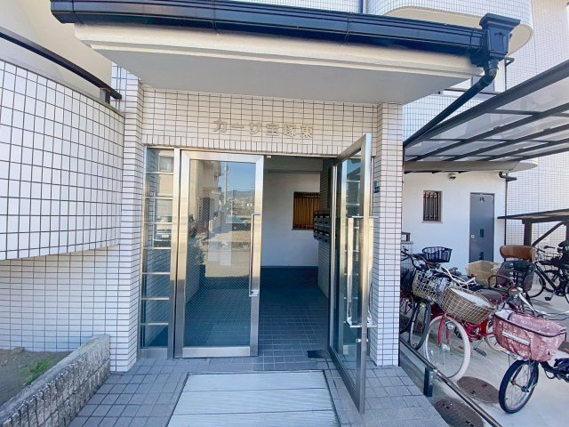 カーサ宝塚東のエントランス|清潔なエントランスです