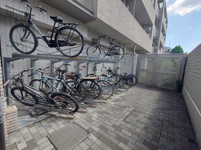 クレストフォルム鷺ノ宮ブライトステージの駐輪場