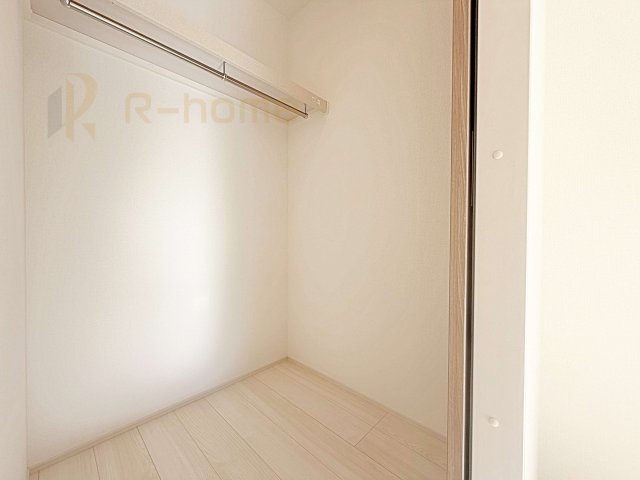 守谷市松前台6丁目　新築戸建て　A号棟の収納|人気のウォークインクローゼット！アウター類はもちろん、季節ものや寝具も収納できます！