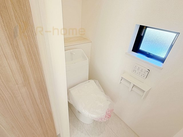 守谷市松前台6丁目　新築戸建て　A号棟のトイレ|2か所のトイレで忙しい時間帯も安心です！