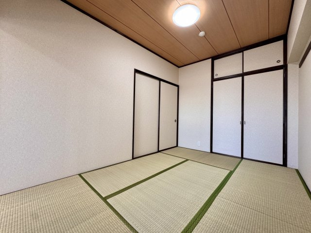 ジェイハイム東浜松の和室|リビングからすぐの場所の和室があり、ゆったりできる空間となっております。