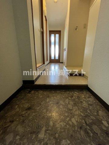 ドミール江戸堀の玄関